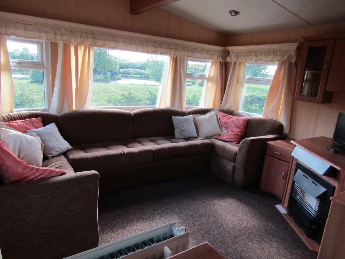 Fenlake Holiday Accommodation Metheringham Exteriör bild