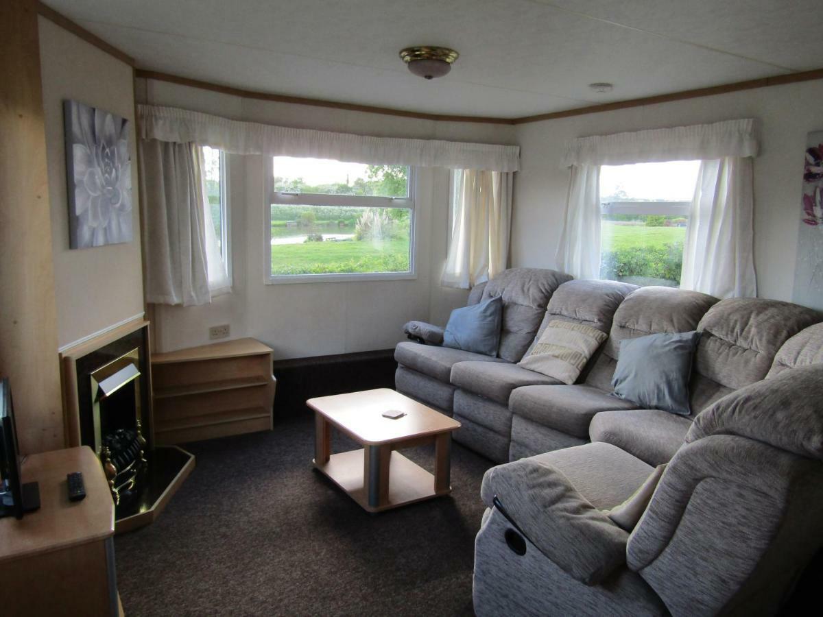Fenlake Holiday Accommodation Metheringham Exteriör bild